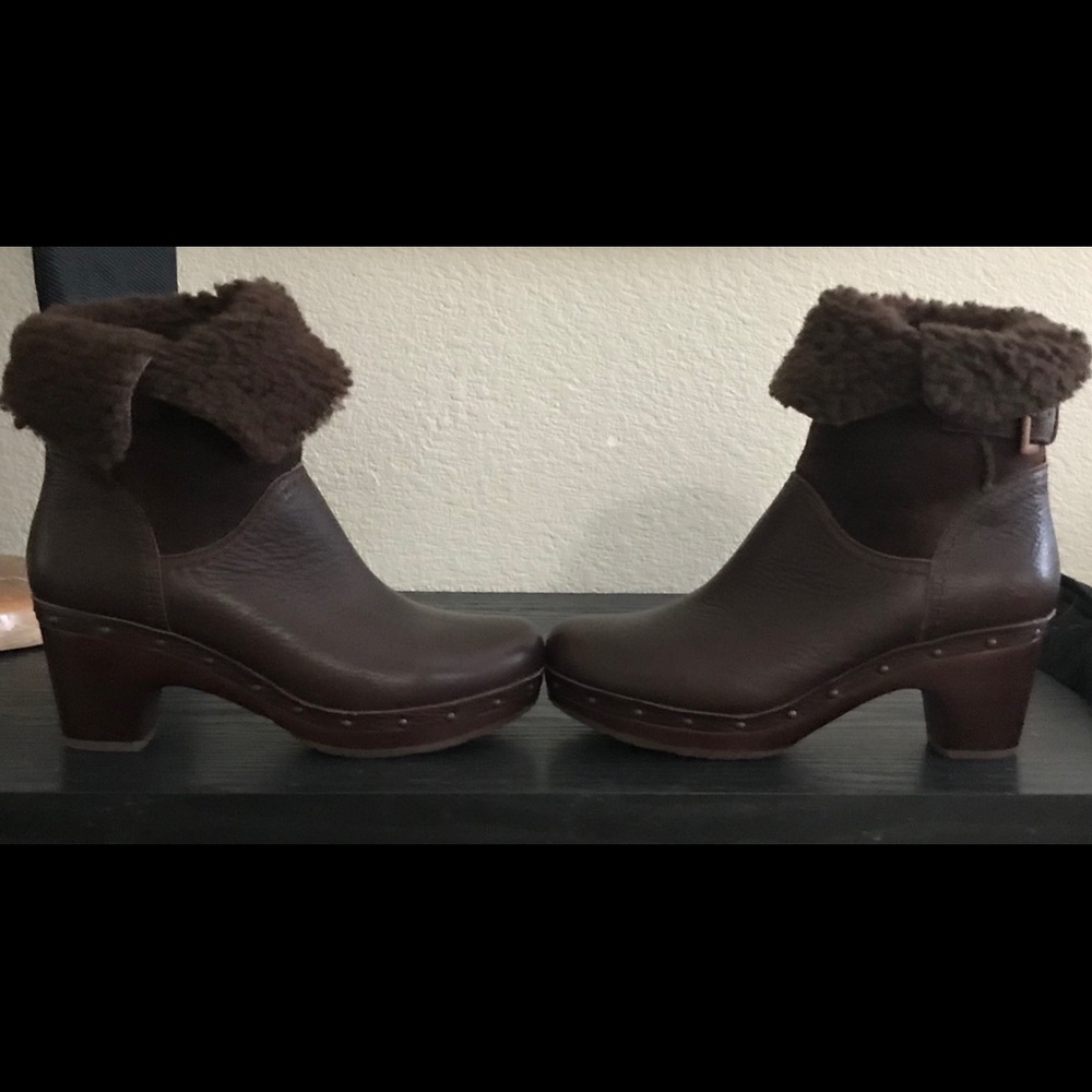 🌼Ugg brand clogged booties 🌼